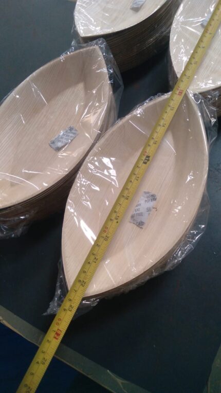 Boat shaped plates